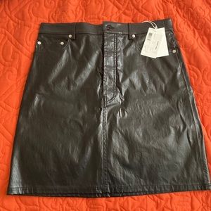 Helmet lane patent leather skirt black